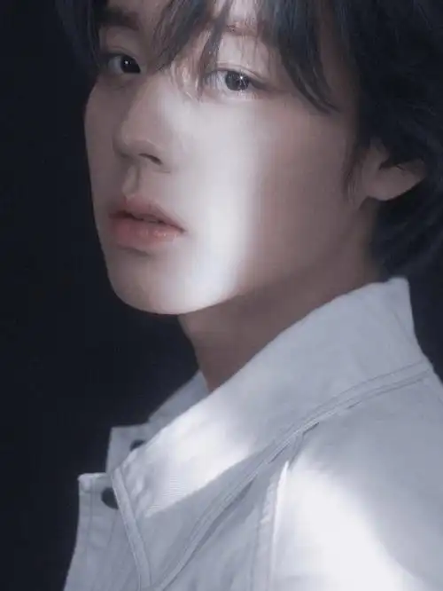 朴志训眨的高清神图