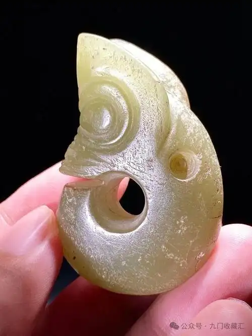 红山文化和田玉青白玉玉猪龙把件