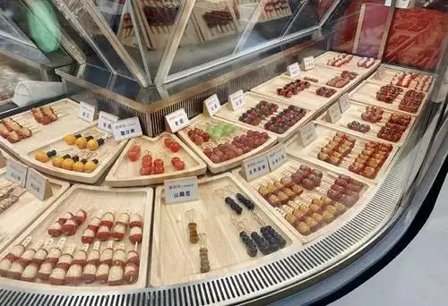 论盒购买网红小串冰糖葫芦热销郑州有店铺一天能卖7000多串