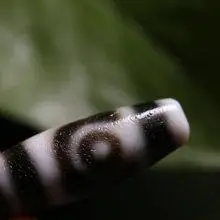 白底西藏天珠【一物一图售出下架】台湾至纯工艺油润包浆二眼天珠