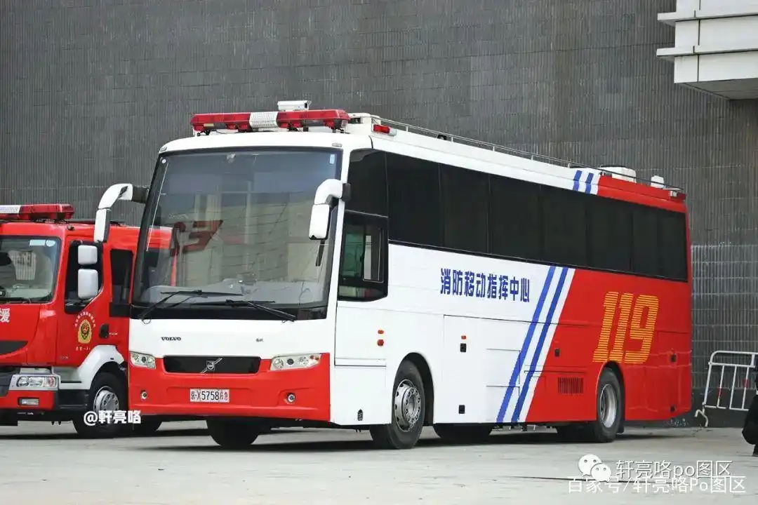 西沃客车900i型 丨 披着沃尔沃皮的国产大巴