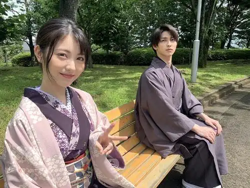 附一张横滨流星和滨边美波的合照,帅哥美女kswl,两个人都好适合和服.