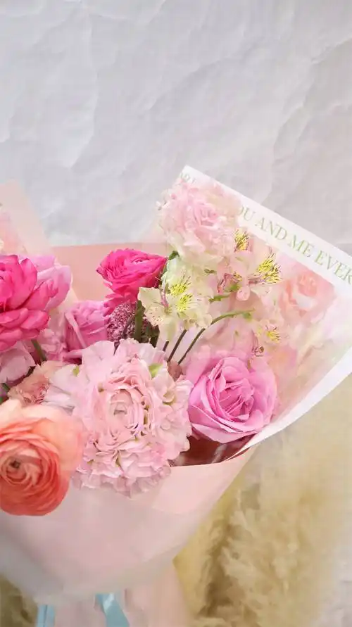 让每一位学员都沉浸在花艺的海洋中,感受到了韩式花束的优雅与精致