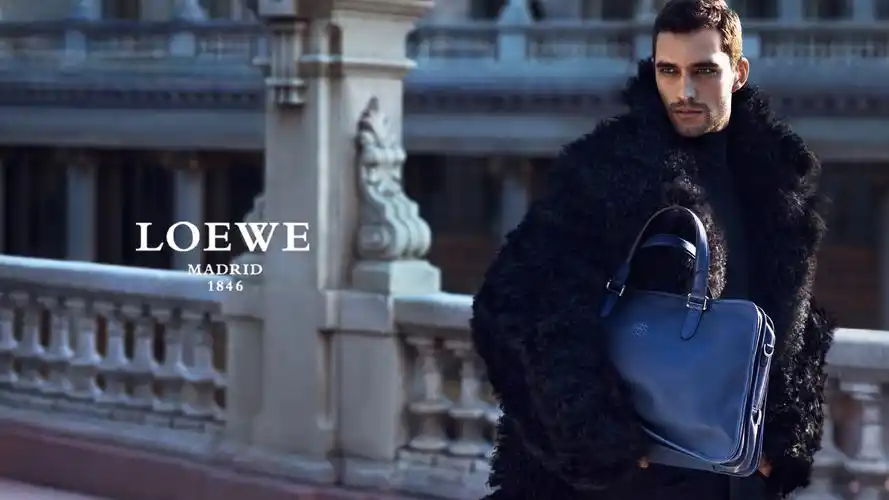 loewe最新手袋广告大片欣赏(图)
