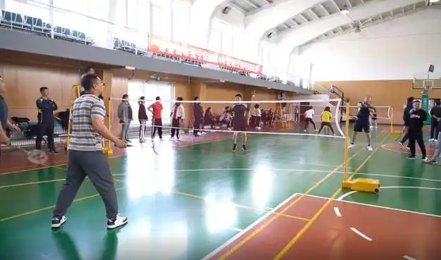 抚宁举办教职工羽毛球比赛