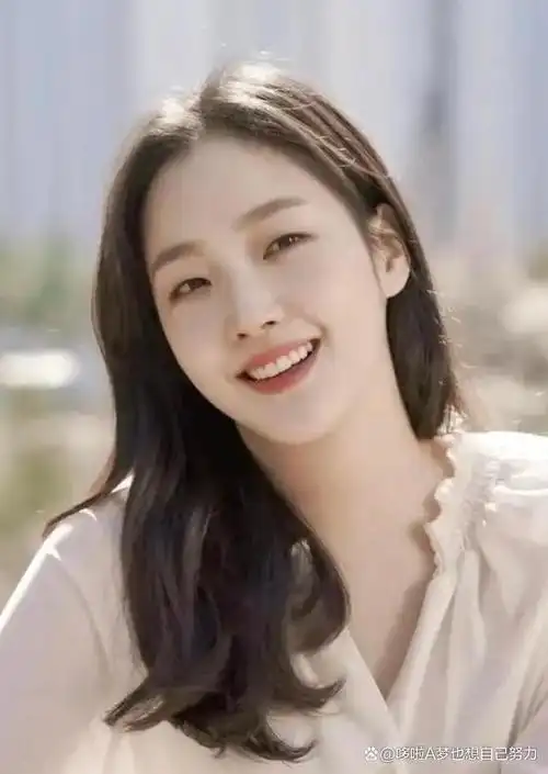 金高银是与韩国主流审美毫不相干的单眼皮美女.