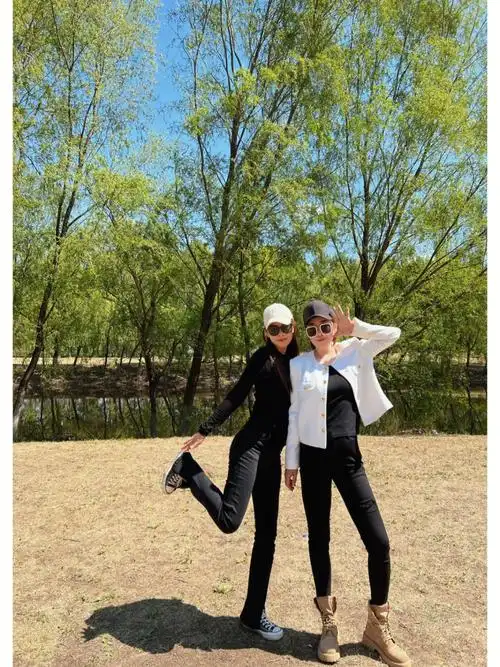 闺蜜两人拍照姿势