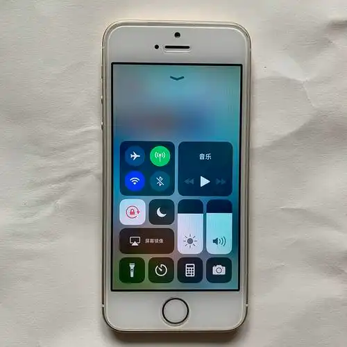 苹果iphone seiphone怎么样 1代苹果se,居然还可以用_什么值得买