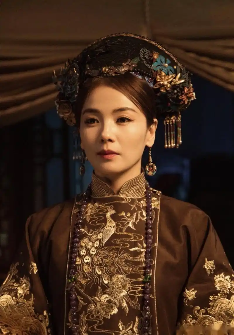 刘涛清宫剧中的造型真的太有气质,端庄大气,气质优雅,不管穿搭什么