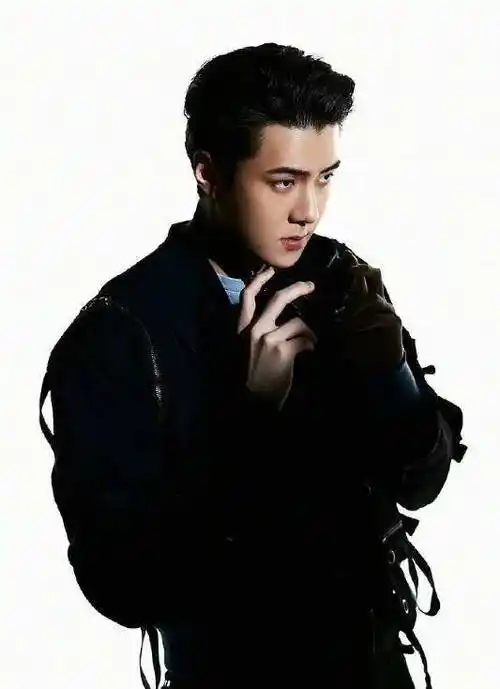 exo八人回归造型公开,黑白大片太帅气,张艺兴团魂炸裂回归!