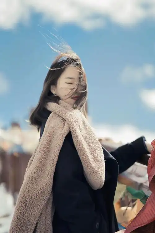 希望未来的你像阳光,此生明媚而不悲伤#人像摄影 #女友壁纸  - 抖音