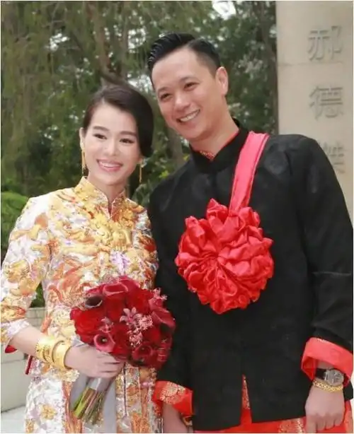 胡杏儿与黄宗泽同居8年后带三千万嫁给别的男人如今过的怎样