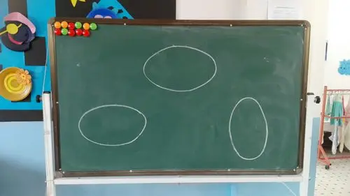 中班科学活动《椭圆形变变变》