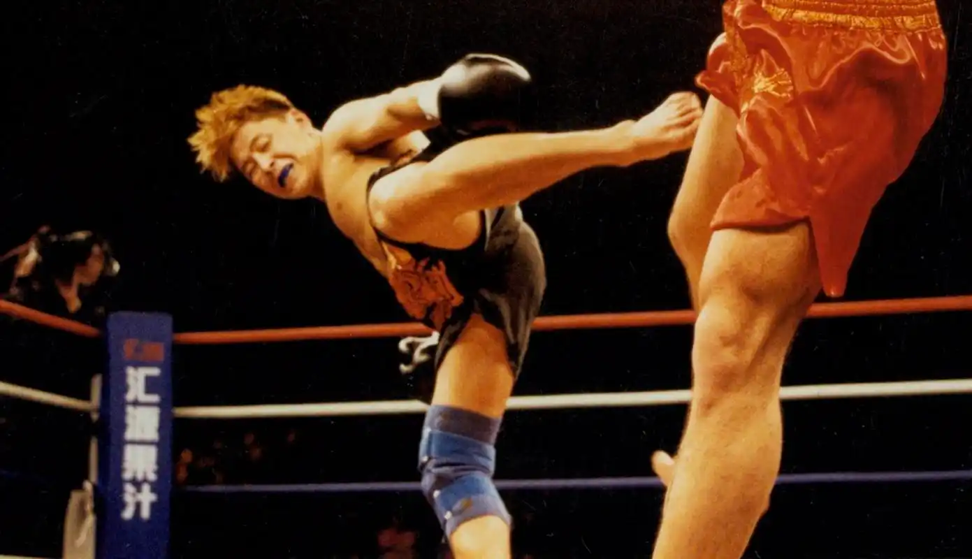 "草原雄鹰"格日乐图,生于1977年,在所有2000-2003赛季散打王参赛