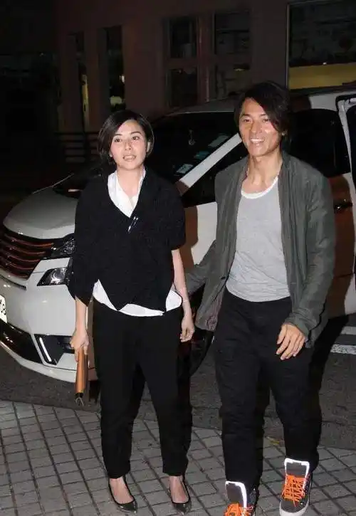 香港10对丁克明星夫妻,各有各的故事,有2男星背着老婆有了孩子_周润发