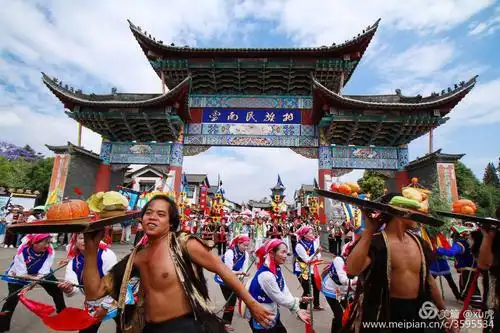 "绕三灵"……大理白族的逛欢节