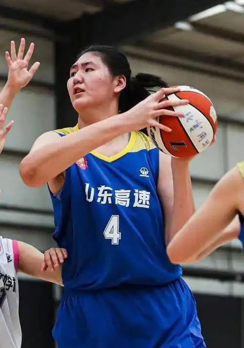 原创期待2米28小将入选中国女篮身高已超姚明曾单场砍68分38板