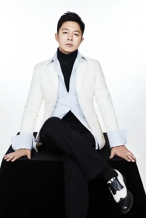 林鹏三戏联播 《我的!体育老师》同张嘉译上演"互怼日常"