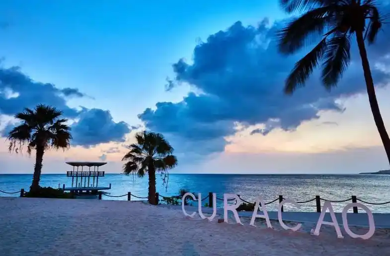 库拉索9898#蓝色治愈系 #带你看世界 #最美海景 #海边 - 抖音