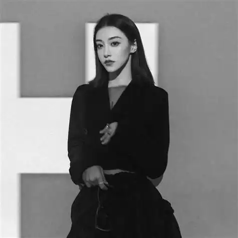 黑白头像女人味冷酷霸气心绪迷迷朦朦成熟女人