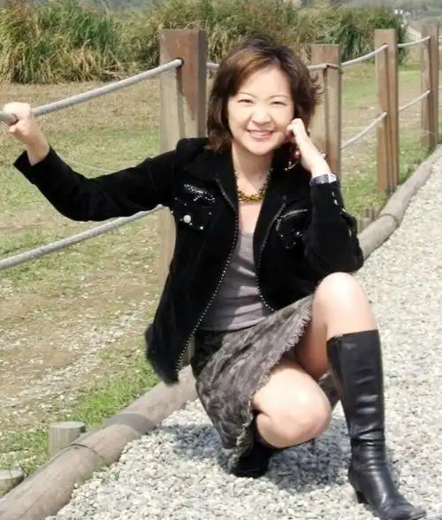 她的"加强版"相册 - 金满堂 - 南书房