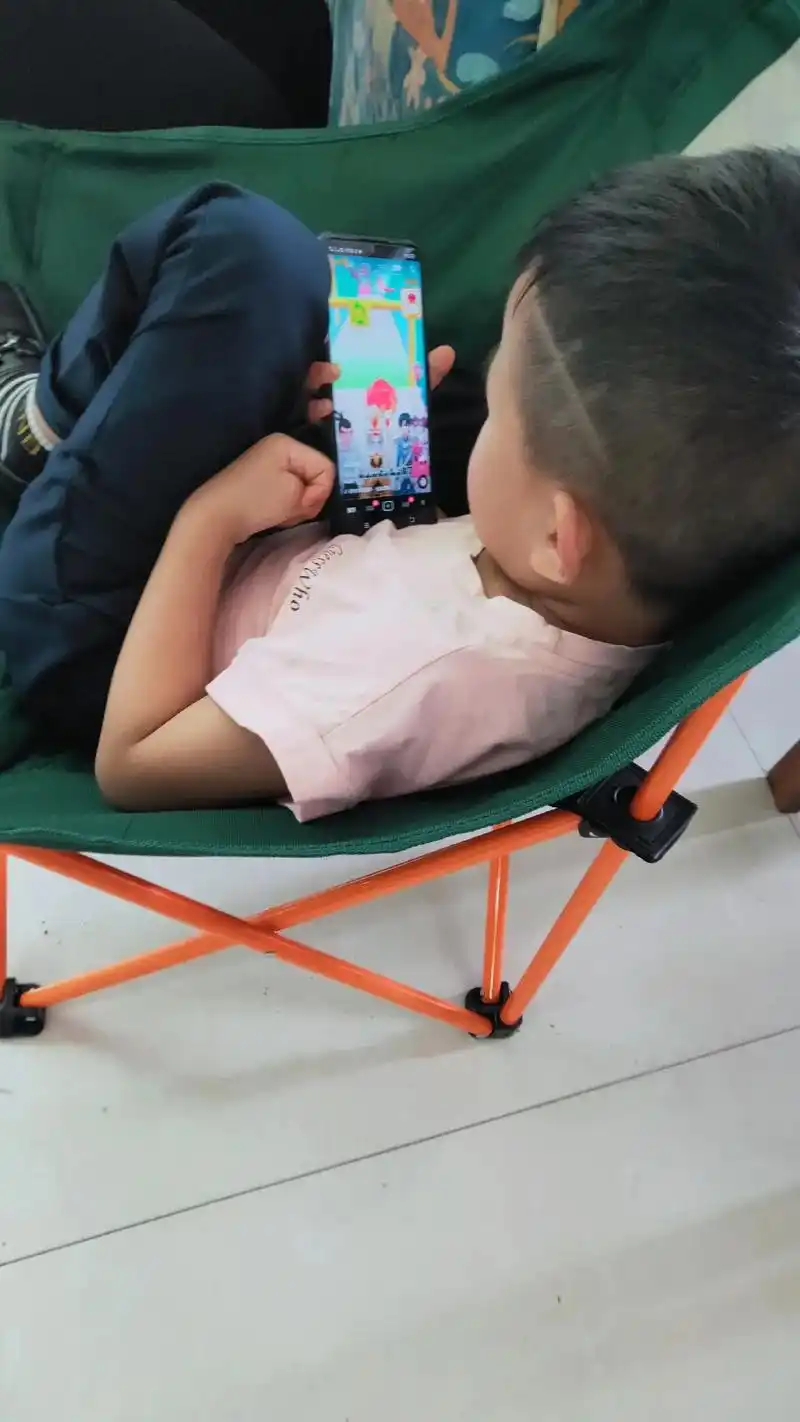 手机持有低龄化,会影响孩子们健康成长 - 抖音