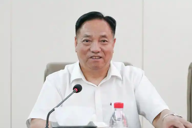 江西崇仁县委副书记代县长黄志刚一行到访人民电器集团考察交流