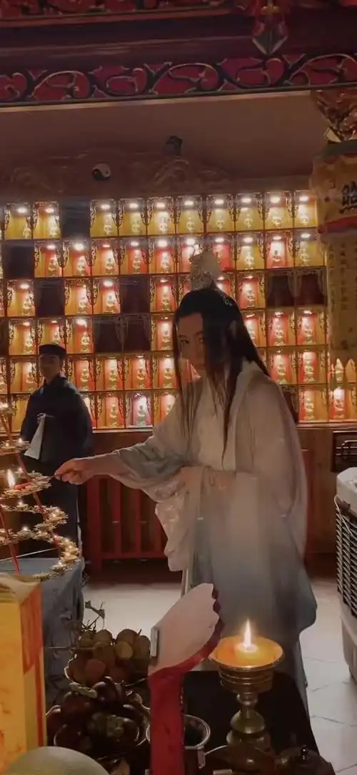 只讲今生不讲来世 柳龙庭曾为白静做了一场法会为她聚集人间的力量