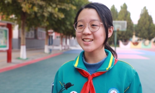 内黄:5000名小学生摆出巨幅文字方阵 庆祝中国少年先锋队建队71周年