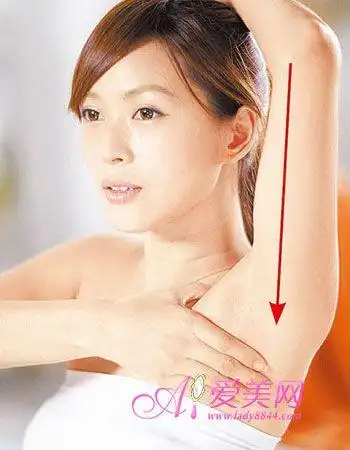 丰胸按摩动作让你拥有完美胸型