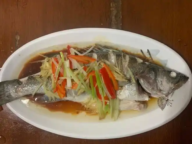 最简单的家常清蒸鲈鱼(三步)的做法