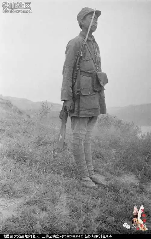 谁知道晋军装备的这是什么冲锋枪?