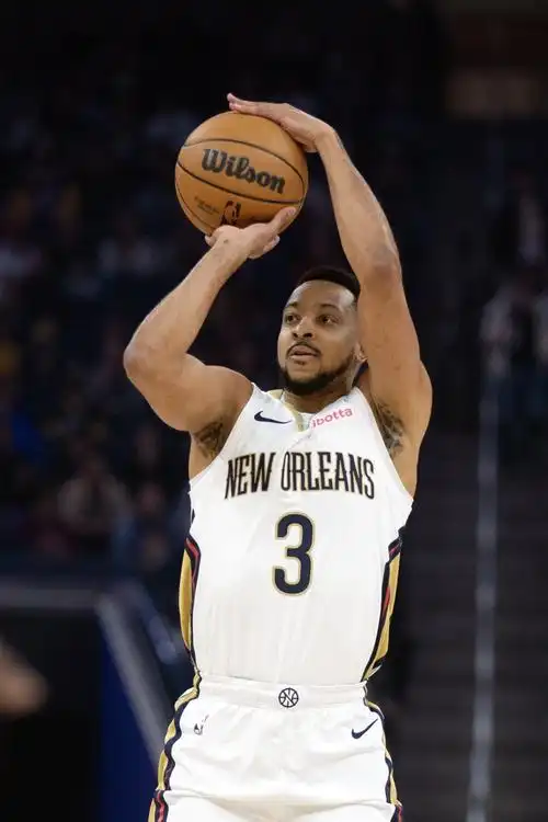 麦科勒姆生涯季后赛 比赛最后一分钟内反超球合计6中0