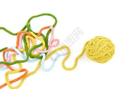木耳白底图缠绕杂乱的彩色毛线团背景