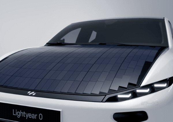 售价176万元全球首款量产版太阳能汽车路测7个月不用充电