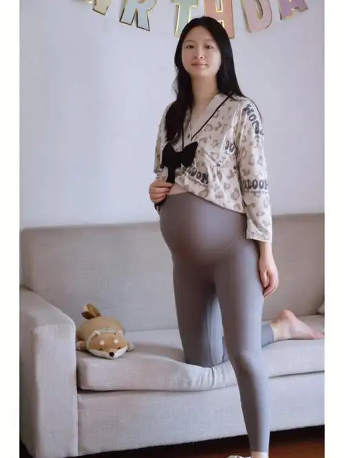 请把这条瑜伽裤焊在我腿上73