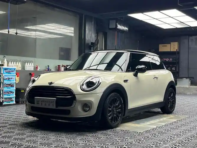 19年6月上牌20370km要说mini哪款颜色最炫酷,确实难分高下,但论经典