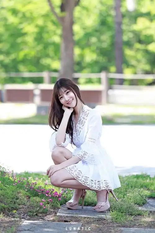 崔瑟琪的白色可爱连衣裙