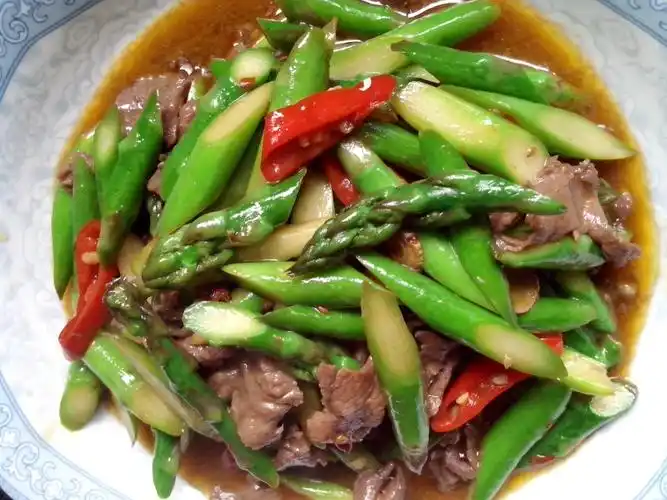 芦笋炒牛肉