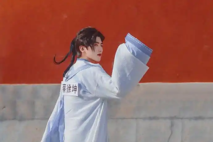 蔡徐坤古装造型#丨#奔跑吧蔡徐坤#一顾倾人城 再顾倾人国200520 跑男