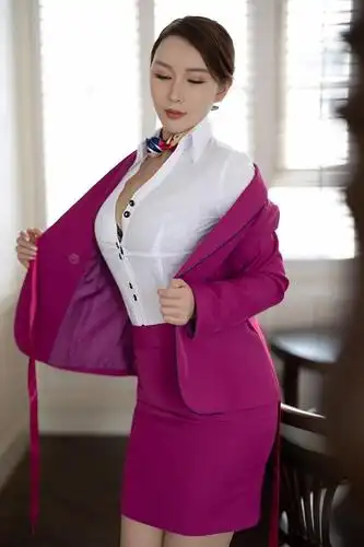 热辣空姐尤妮丝开档肉丝真空露出