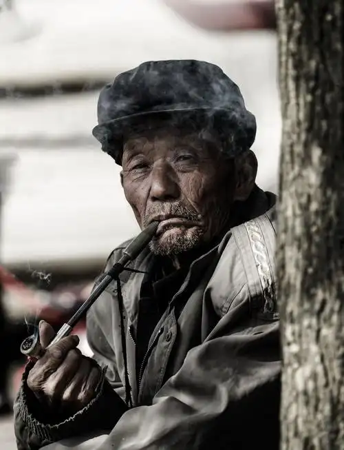 云烟挡不住岁月的沧桑