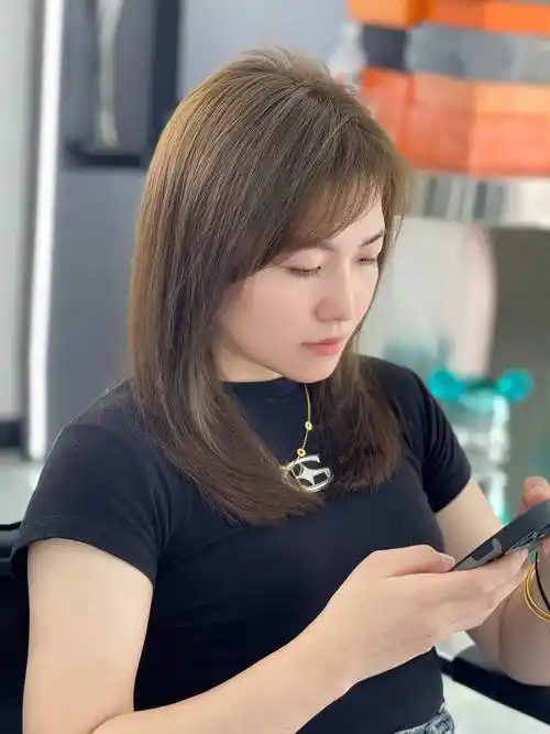 修颜中长发,好看不夸张,显瘦显脸小_脸部_长度_发型