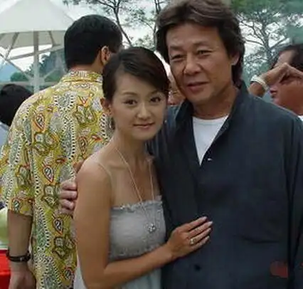 之后,又多了一个"小老婆"叫许黎丹,曾是一个健美小姐.