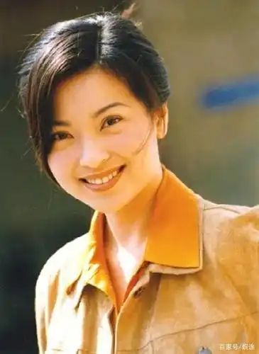 傅明宪近照,尖下巴大眼睛太不协调,分手小10岁男友后生活更精彩