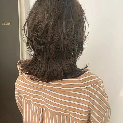 高层次的齐肩发正流行