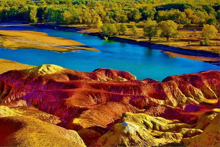 惊艳斑斓的五彩滩