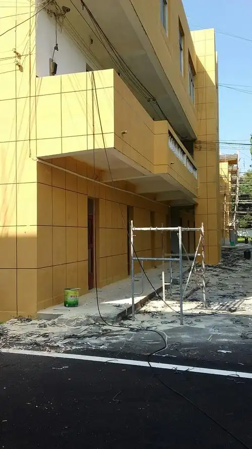 校友楼已完成外墙喷漆