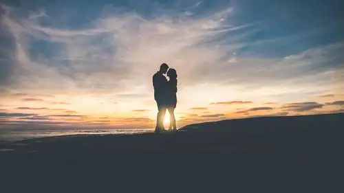 回车桌面>电脑壁纸>摄影>时光记忆>听闻爱情十有九悲但也有长长久久>