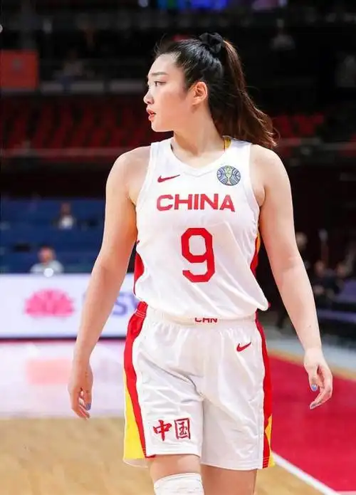 中国女篮在亚洲杯上取得的冠军成绩,令全国球迷们兴奋不已,同时也让队